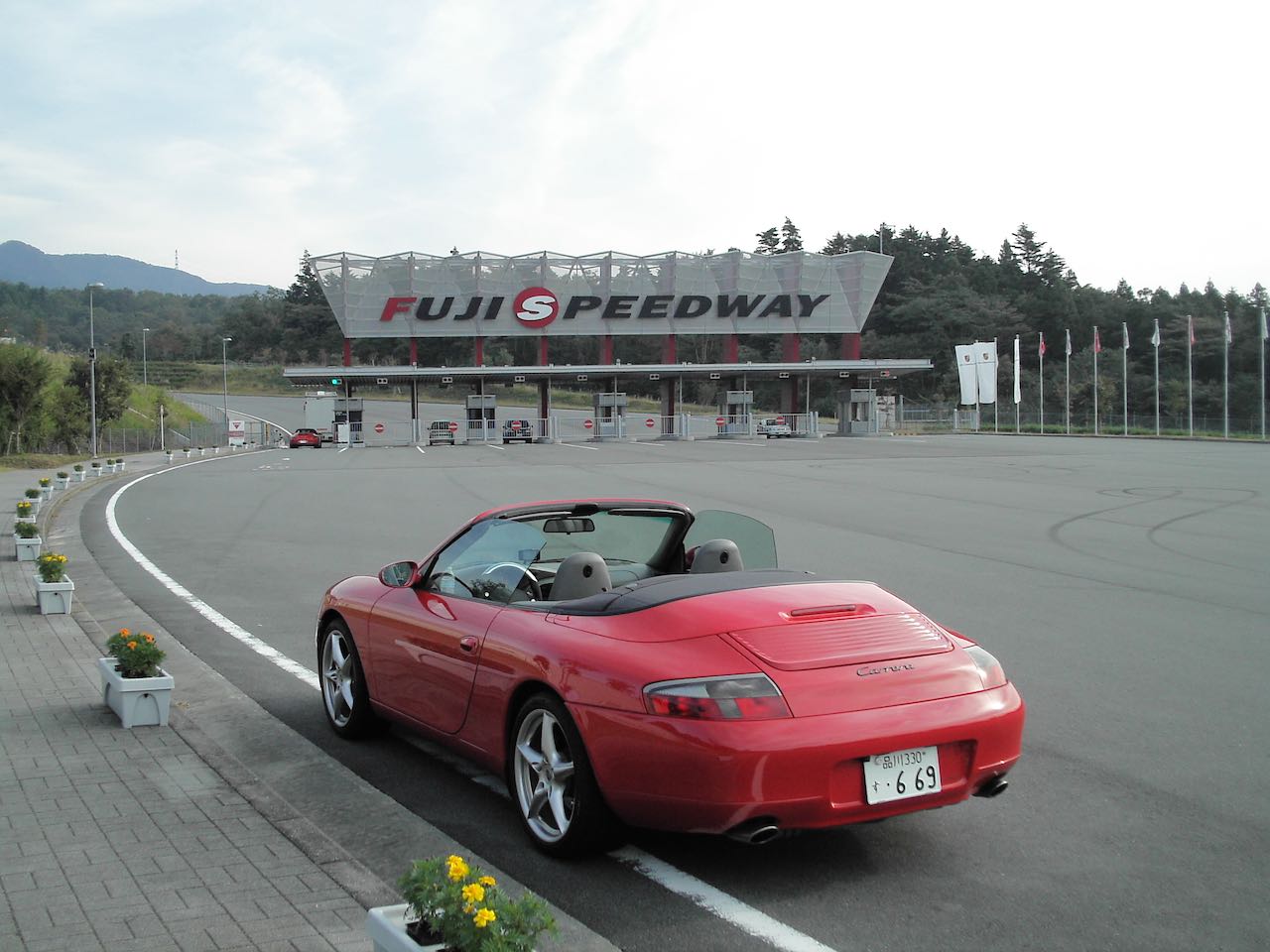 ポルシェ フェラーリ 金だけあって未熟な運転と叩かれるが Mark S Life